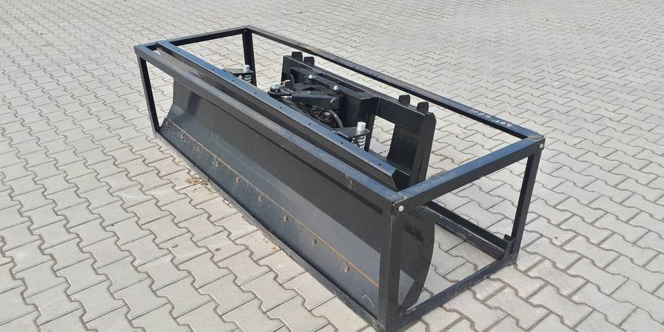 Pług do miniładowarki - Lame pour Engins de chantier: photos 5 Pług do miniładowarki - Lame pour Engins de chantier: photos 5