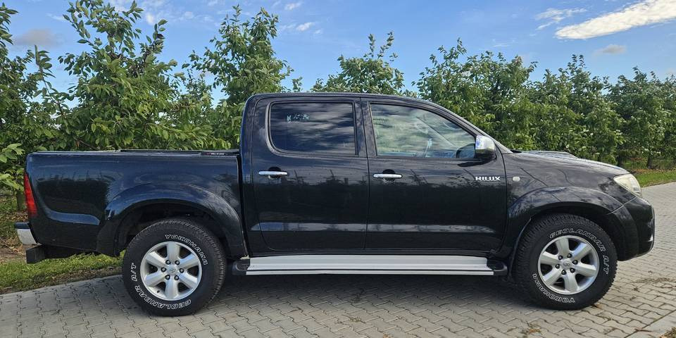 Toyota Hilux 3.0 SR5 automat 4x4 - Pick-up: photos 4 Toyota Hilux 3.0 SR5 automat 4x4 - Pick-up: photos 4
