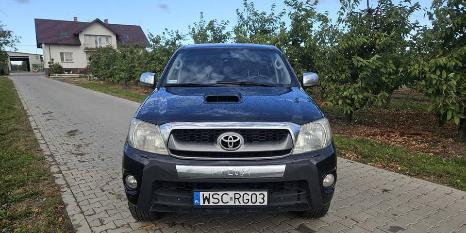 Toyota Hilux 3.0 SR5 automat 4x4 - Pick-up: photos 2 Toyota Hilux 3.0 SR5 automat 4x4 - Pick-up: photos 2