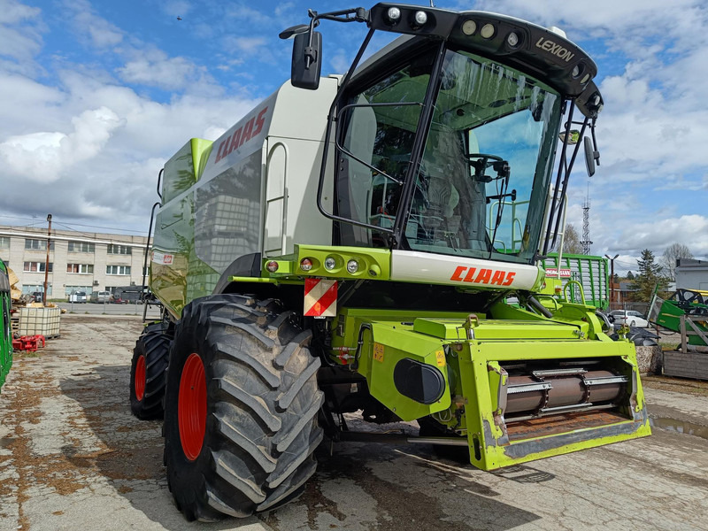 Claas Lexion 670 V750 - Moissonneuse-batteuse: photos 5 Claas Lexion 670 V750 - Moissonneuse-batteuse: photos 5