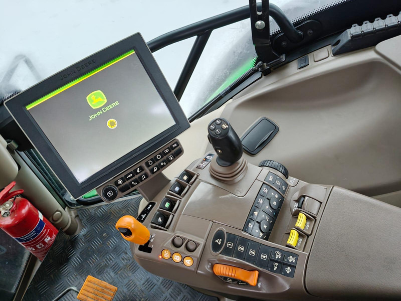 Tracteur agricole John Deere 6215R: photos 14 Tracteur agricole John Deere 6215R: photos 14