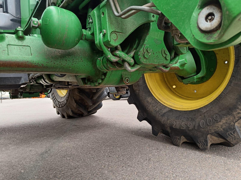 Tracteur agricole John Deere 6215R: photos 11
