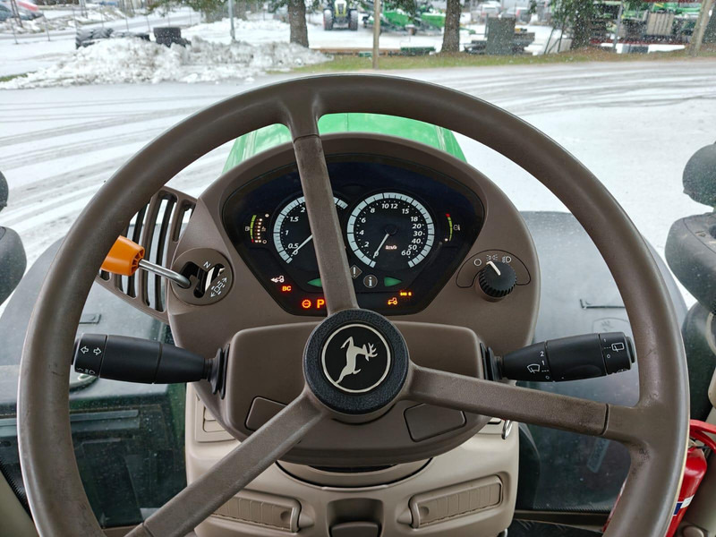 Tracteur agricole John Deere 6215R: photos 16 Tracteur agricole John Deere 6215R: photos 16