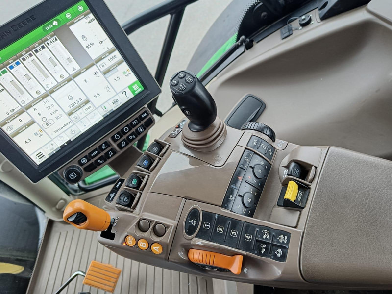 Tracteur agricole John Deere 6215R: photos 13