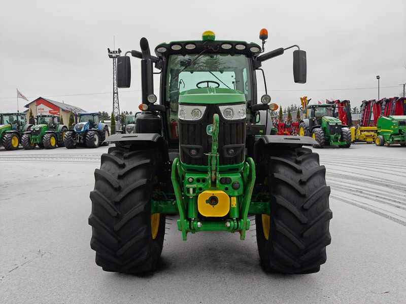 Tracteur agricole John Deere 6215R: photos 8 Tracteur agricole John Deere 6215R: photos 8