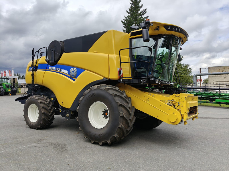 New Holland CX 8.90 - Moissonneuse-batteuse: photos 1 New Holland CX 8.90 - Moissonneuse-batteuse: photos 1