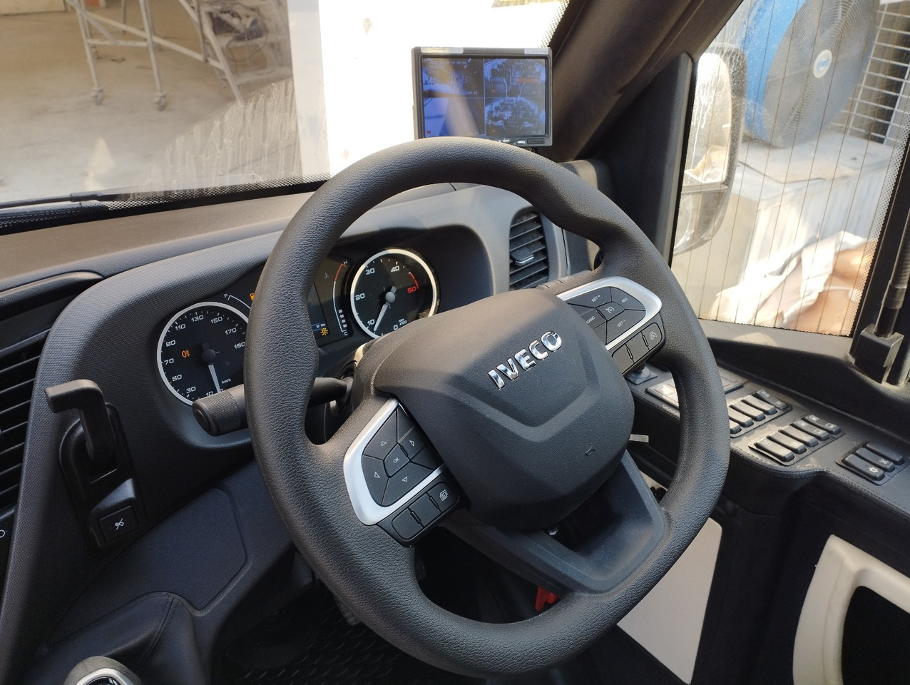 Autocar neuf IVECO DAILY -  RIGHT HAND DRIVE TOURISTIC VEHICLE: photos 13