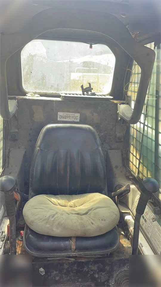 BOBCAT S220 - Mini chargeuse: photos 5 BOBCAT S220 - Mini chargeuse: photos 5