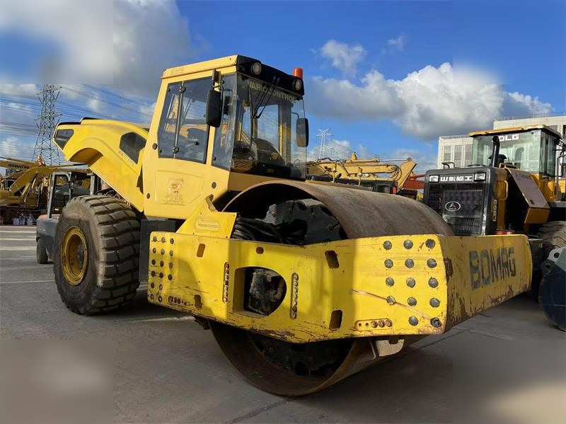 BOMAG BW226DH-4 - Compacteur à pieds de mouton/ Monocylindre: photos 2 BOMAG BW226DH-4 - Compacteur à pieds de mouton/ Monocylindre: photos 2