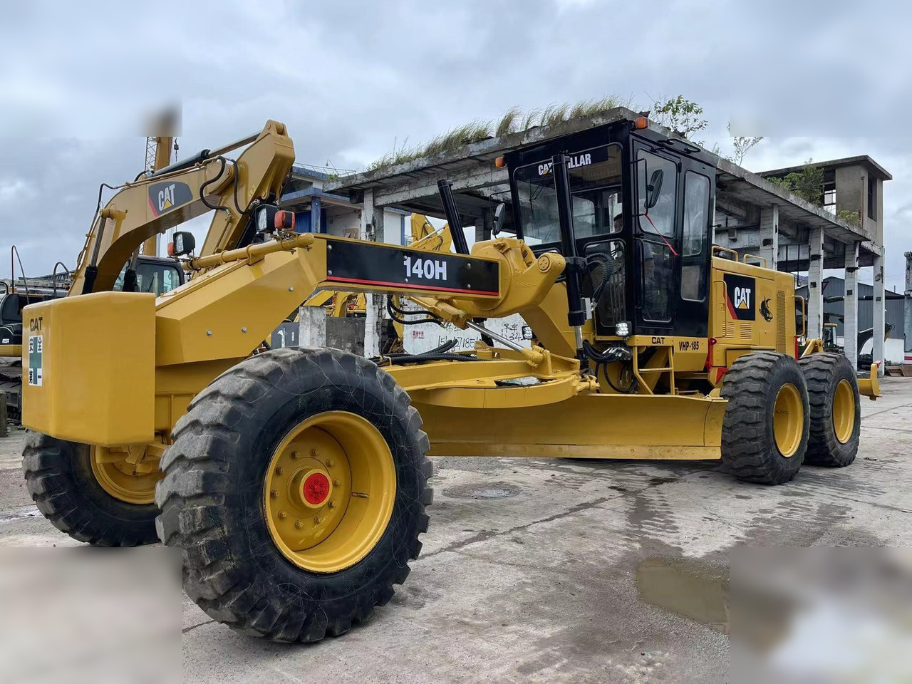 Niveleuse CATERPILLAR 140H