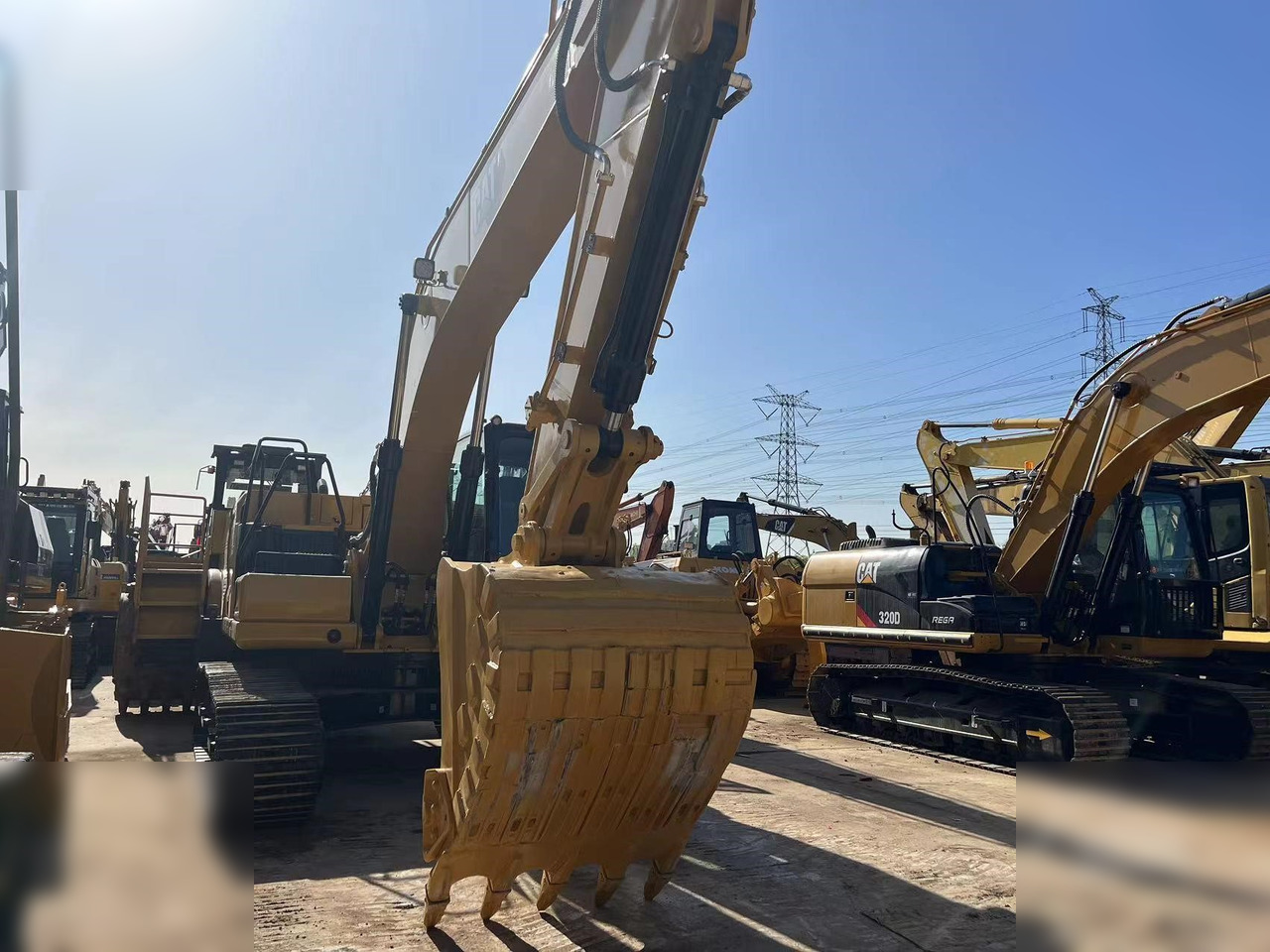 CATERPILLAR 320 - Pelle sur chenille: photos 3 CATERPILLAR 320 - Pelle sur chenille: photos 3