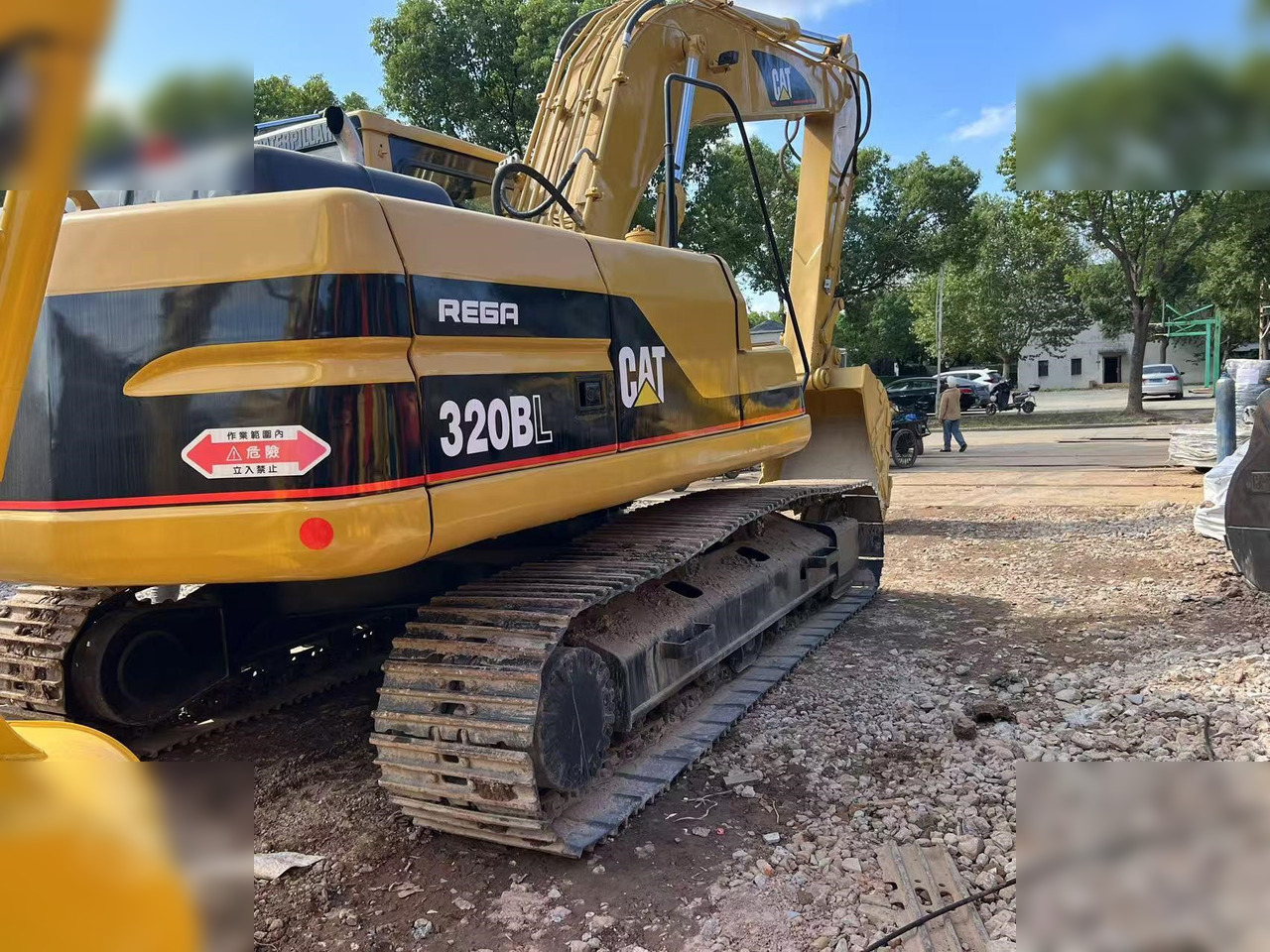 CATERPILLAR 320BL - Pelle sur chenille: photos 3 CATERPILLAR 320BL - Pelle sur chenille: photos 3