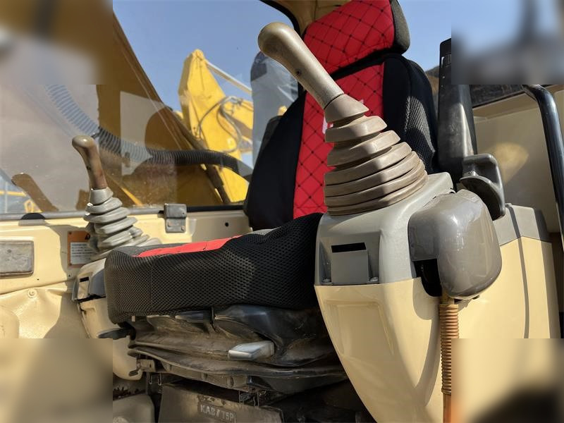 CATERPILLAR 320BL - Pelle sur chenille: photos 4 CATERPILLAR 320BL - Pelle sur chenille: photos 4