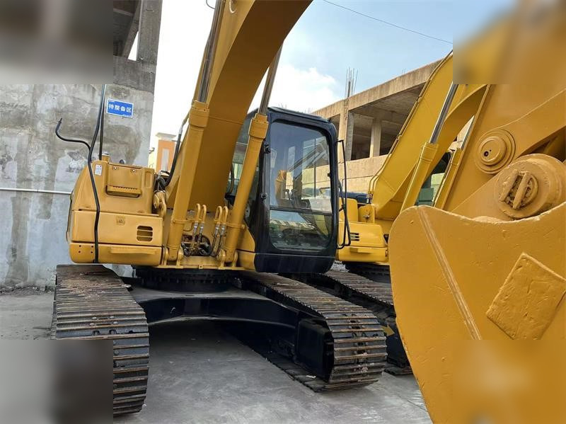 CATERPILLAR 320CL - Pelle sur chenille: photos 4 CATERPILLAR 320CL - Pelle sur chenille: photos 4