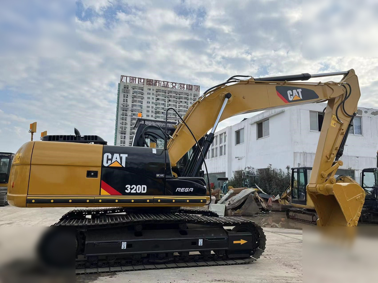 CATERPILLAR 320D - Pelle sur chenille: photos 4 CATERPILLAR 320D - Pelle sur chenille: photos 4