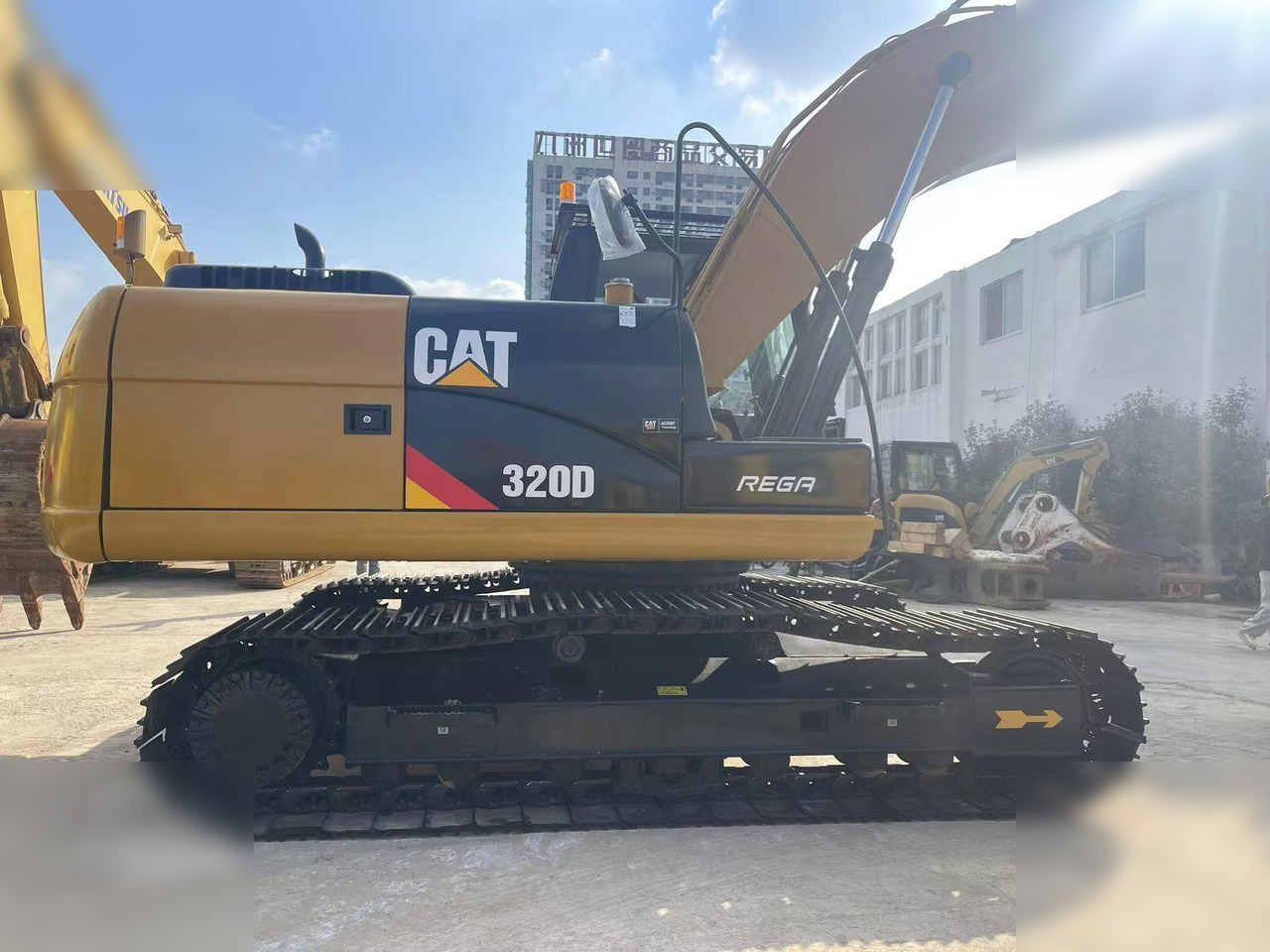 CATERPILLAR 320D - Pelle sur chenille: photos 3 CATERPILLAR 320D - Pelle sur chenille: photos 3