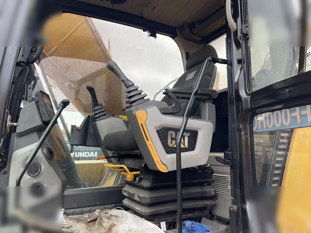 Pelle sur chenille CATERPILLAR 320GC: photos 8 Pelle sur chenille CATERPILLAR 320GC: photos 8