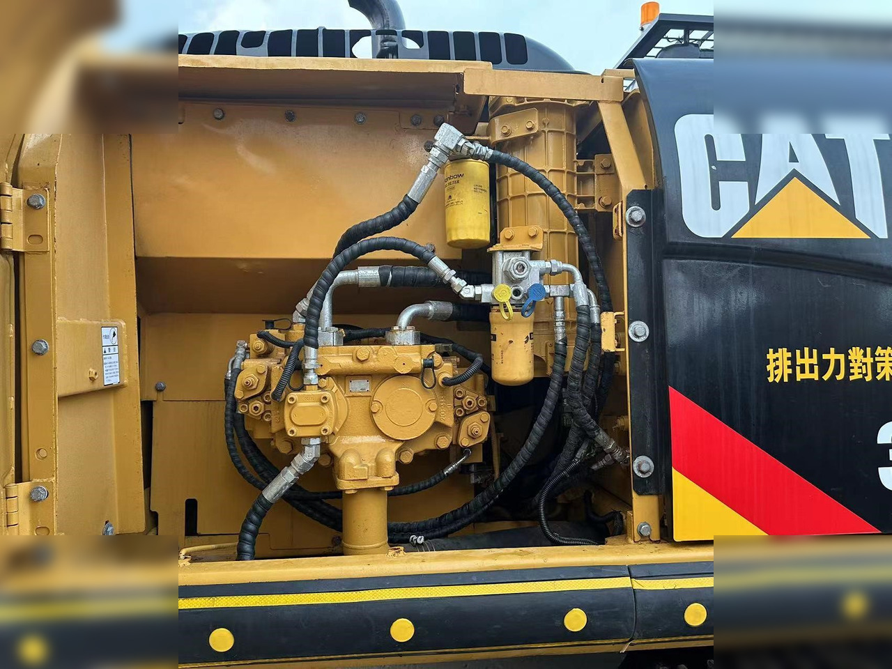 Pelle sur chenille CATERPILLAR 323DL: photos 6