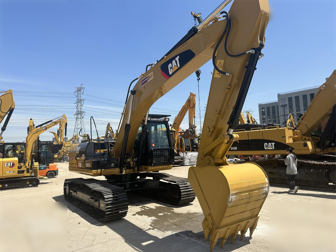 CATERPILLAR 323DL - Pelle sur chenille: photos 2 CATERPILLAR 323DL - Pelle sur chenille: photos 2