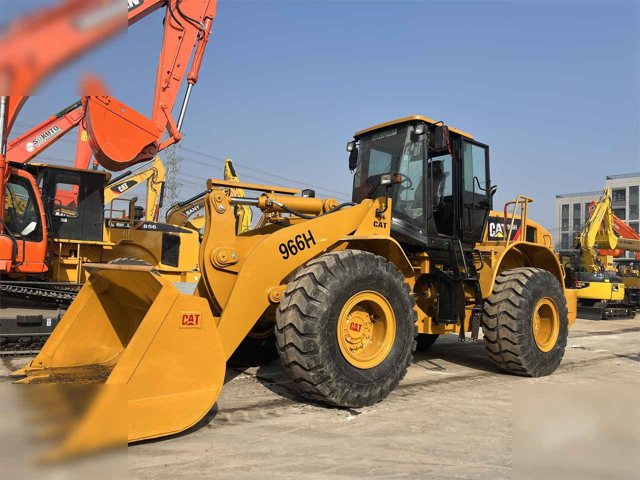 CATERPILLAR 966H - Chargeuse sur pneus: photos 4 CATERPILLAR 966H - Chargeuse sur pneus: photos 4