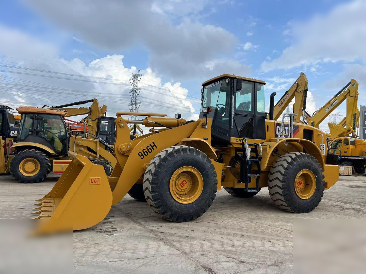 CATERPILLAR 966H - Chargeuse sur pneus: photos 3 CATERPILLAR 966H - Chargeuse sur pneus: photos 3