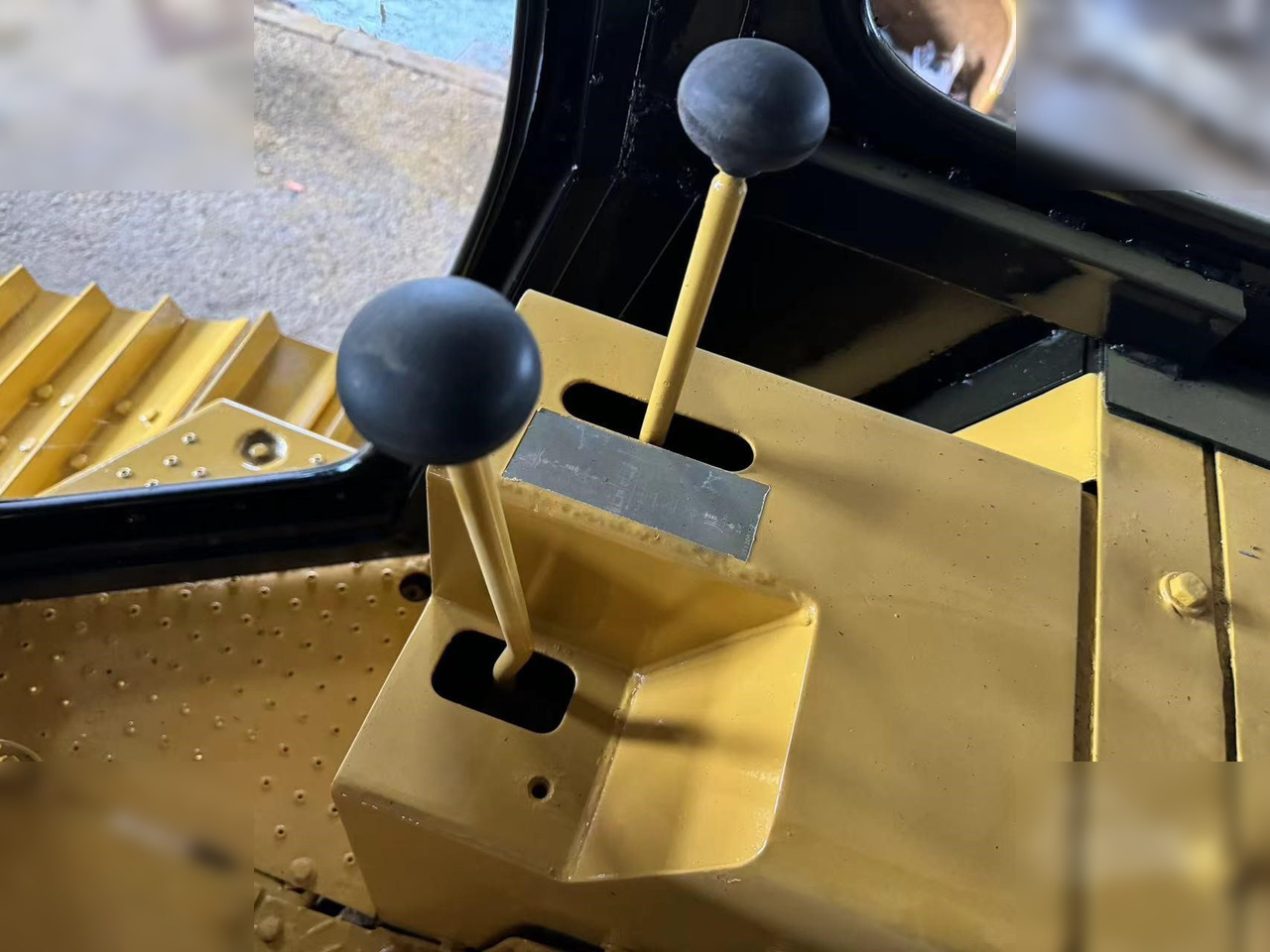 CATERPILLAR D4C - Bulldozer: photos 5 CATERPILLAR D4C - Bulldozer: photos 5