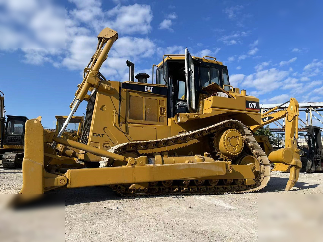 CATERPILLAR D7R II - Bulldozer: photos 3 CATERPILLAR D7R II - Bulldozer: photos 3