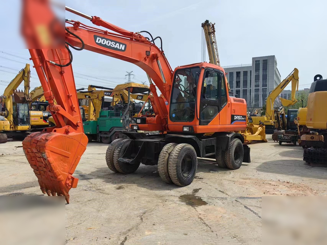 DOOSAN DH150W-7 - Pelle sur pneus: photos 2 DOOSAN DH150W-7 - Pelle sur pneus: photos 2
