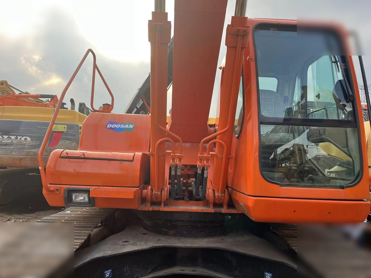 DOOSAN DH220 LC-7 - Pelle sur chenille: photos 2 DOOSAN DH220 LC-7 - Pelle sur chenille: photos 2