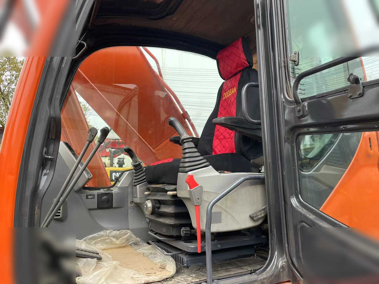 Pelle sur chenille DOOSAN DX225 LC: photos 6