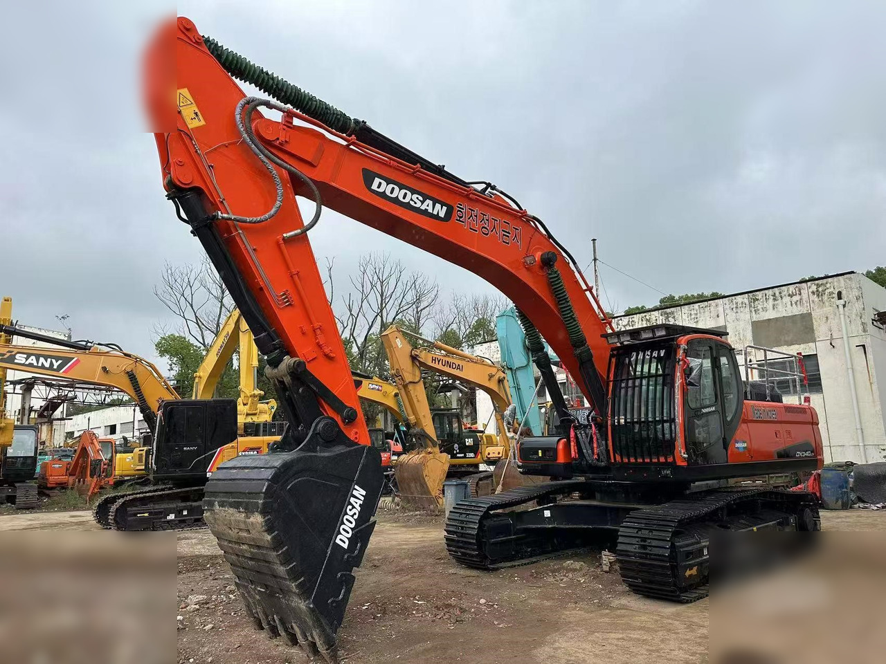DOOSAN DX340 LC - Pelle sur chenille: photos 1 DOOSAN DX340 LC - Pelle sur chenille: photos 1