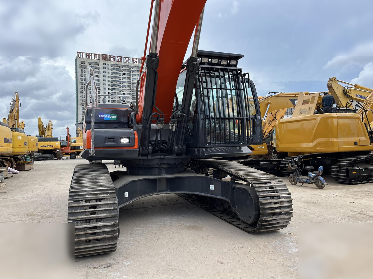DOOSAN DX340 LCA - Pelle sur chenille: photos 2 DOOSAN DX340 LCA - Pelle sur chenille: photos 2