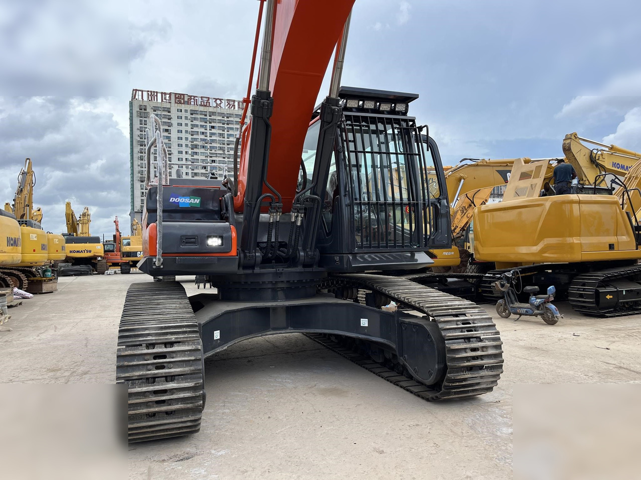 DOOSAN DX340 LCA - Pelle sur chenille: photos 2 DOOSAN DX340 LCA - Pelle sur chenille: photos 2