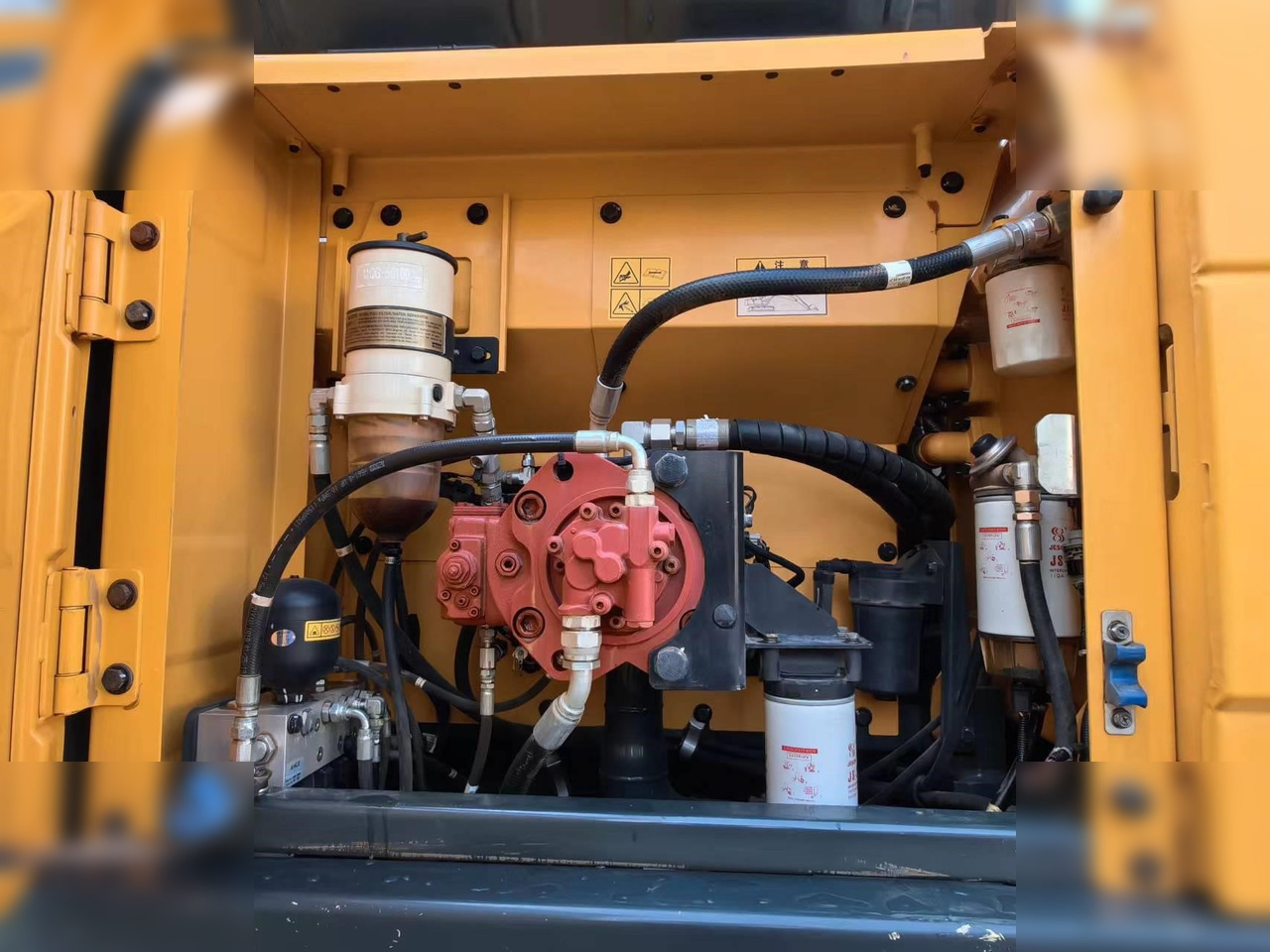 HYUNDAI 225LC-9 - Pelle sur chenille: photos 5 HYUNDAI 225LC-9 - Pelle sur chenille: photos 5