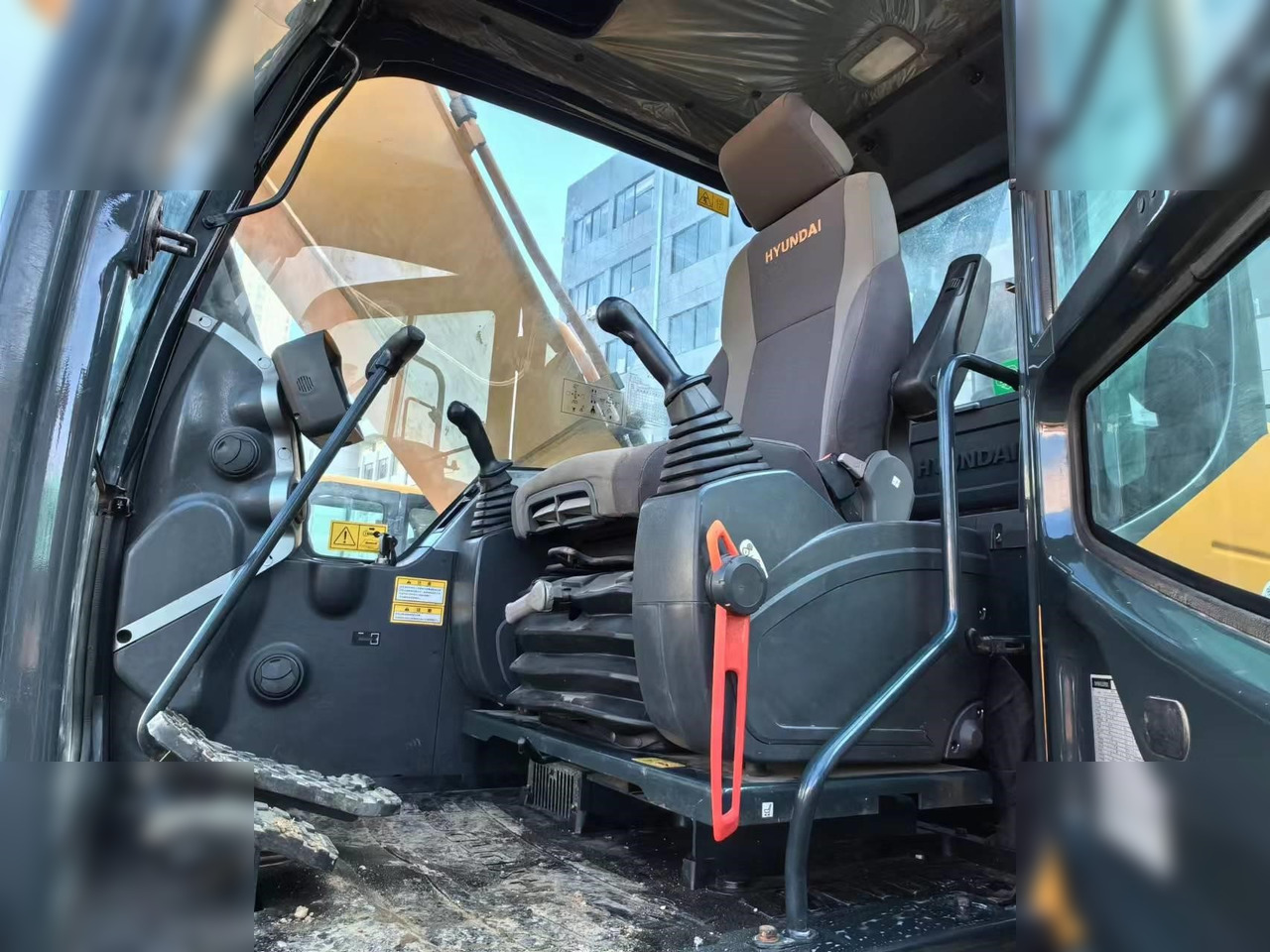 HYUNDAI 225LC-9 - Pelle sur chenille: photos 4 HYUNDAI 225LC-9 - Pelle sur chenille: photos 4