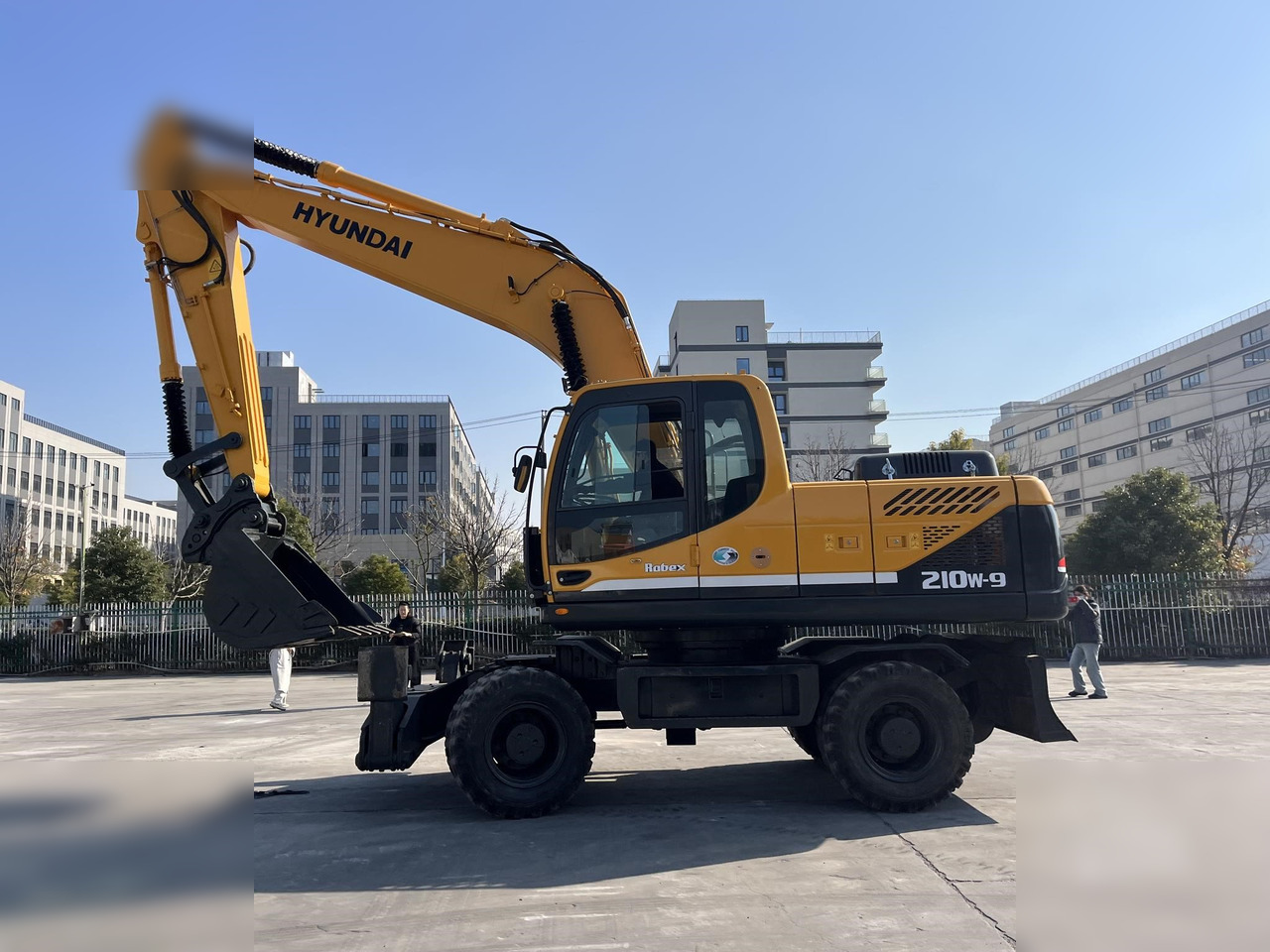 HYUNDAI ROBEX 210W-9 - Pelle sur pneus: photos 1 HYUNDAI ROBEX 210W-9 - Pelle sur pneus: photos 1