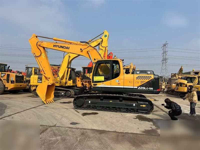 HYUNDAI ROBEX 220 LC-9S - Pelle sur chenille: photos 2 HYUNDAI ROBEX 220 LC-9S - Pelle sur chenille: photos 2