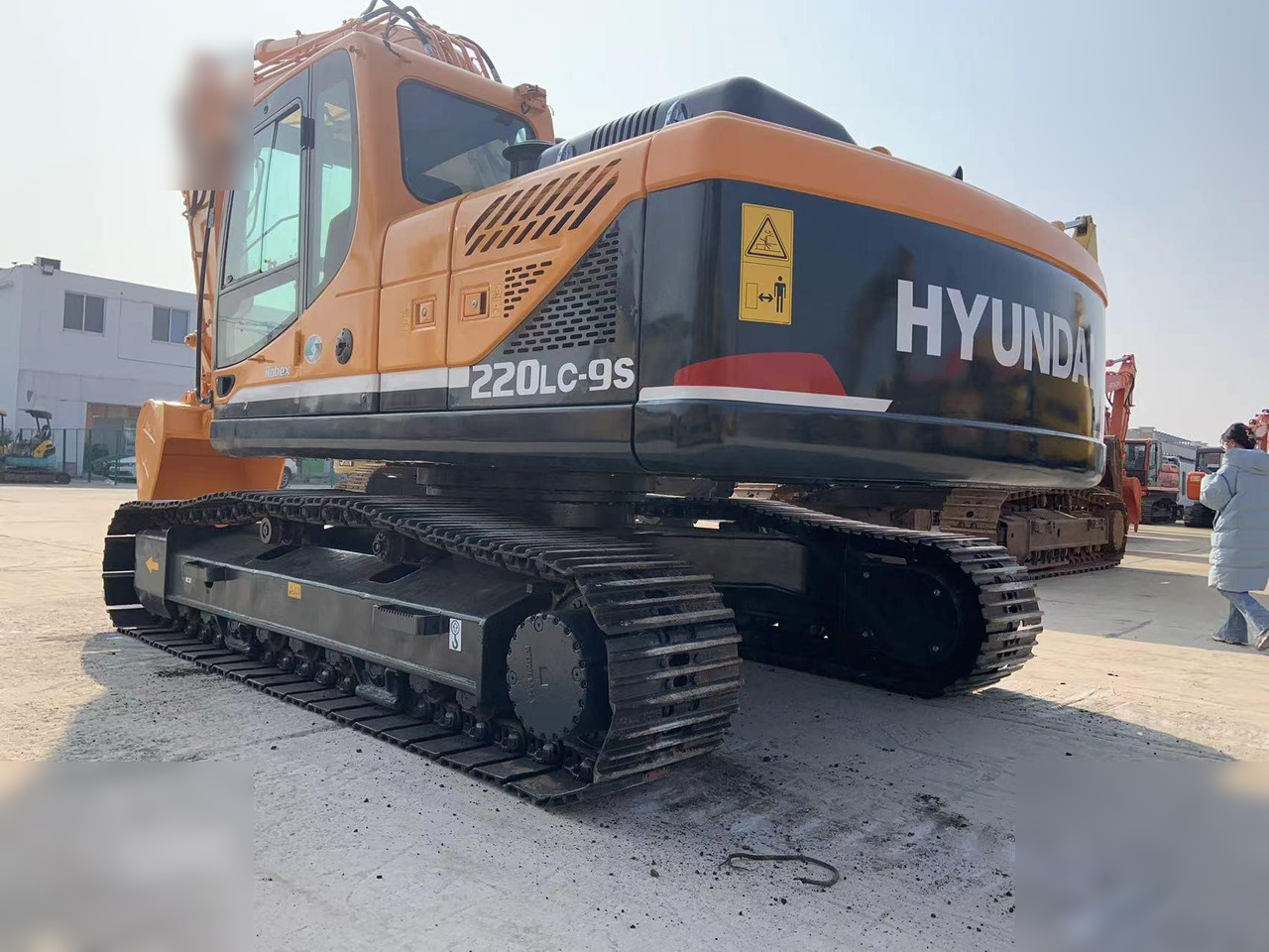 HYUNDAI ROBEX 220 LC-9S - Pelle sur chenille: photos 1 HYUNDAI ROBEX 220 LC-9S - Pelle sur chenille: photos 1