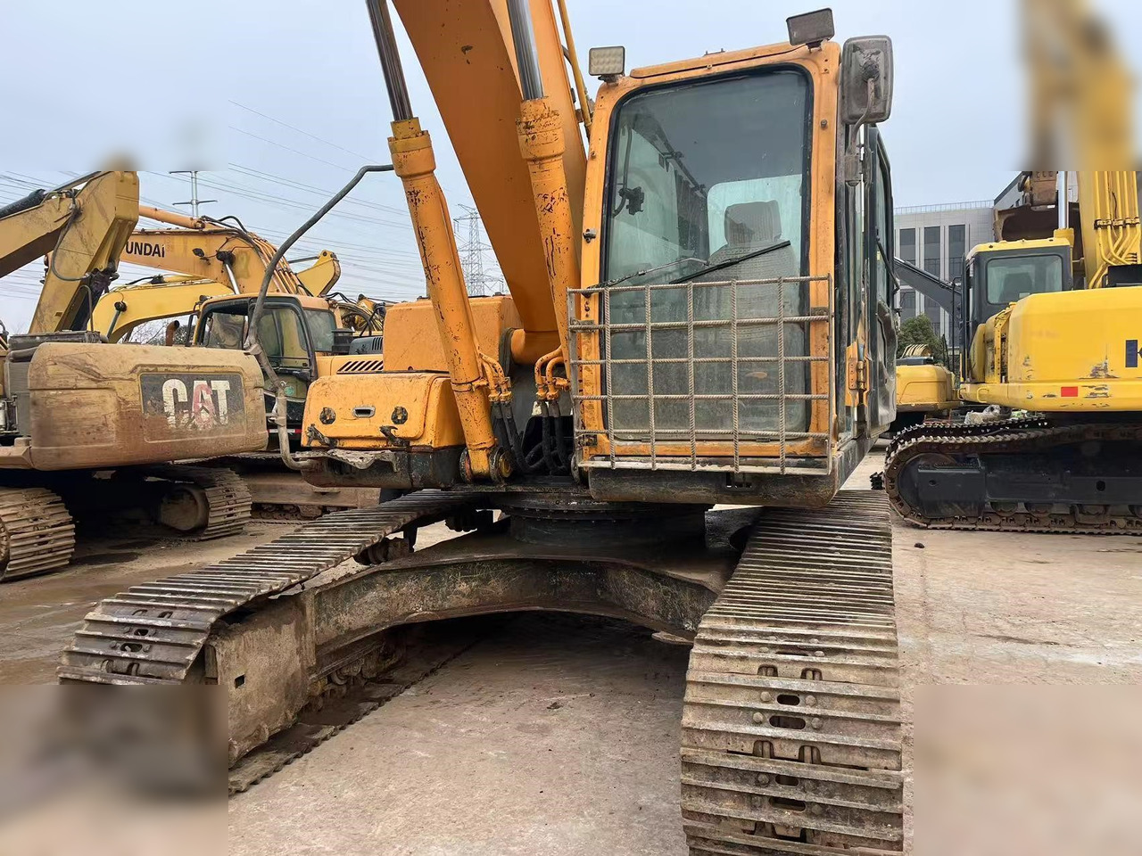 HYUNDAI ROBEX 220 LC-9S - Pelle sur chenille: photos 4 HYUNDAI ROBEX 220 LC-9S - Pelle sur chenille: photos 4