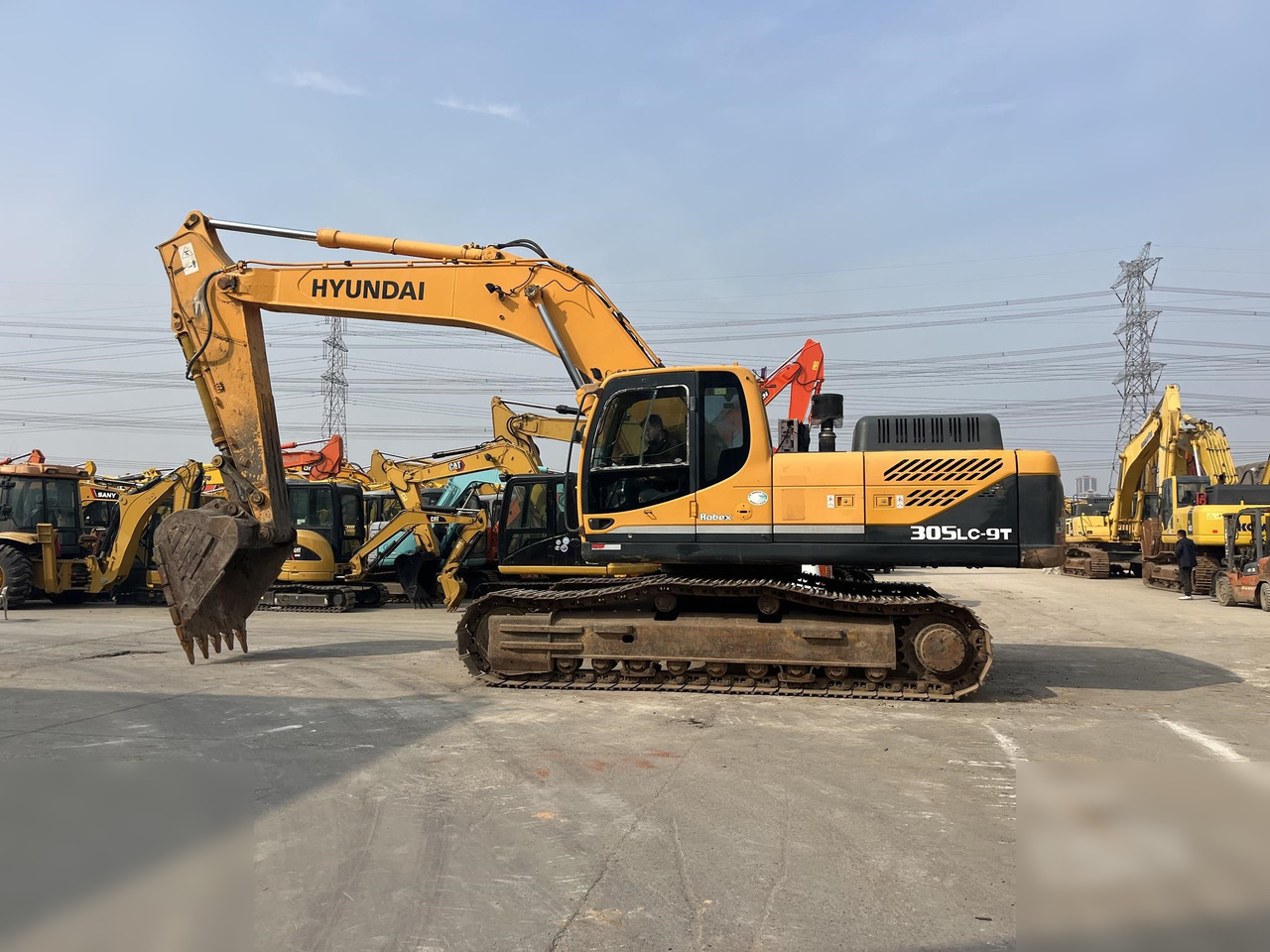 HYUNDAI ROBEX 305 LC-9T - Pelle sur chenille: photos 1 HYUNDAI ROBEX 305 LC-9T - Pelle sur chenille: photos 1