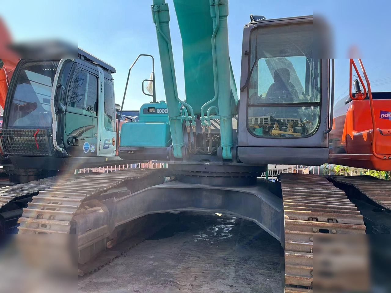 KOBELCO SK350D - Pelle sur chenille: photos 2 KOBELCO SK350D - Pelle sur chenille: photos 2