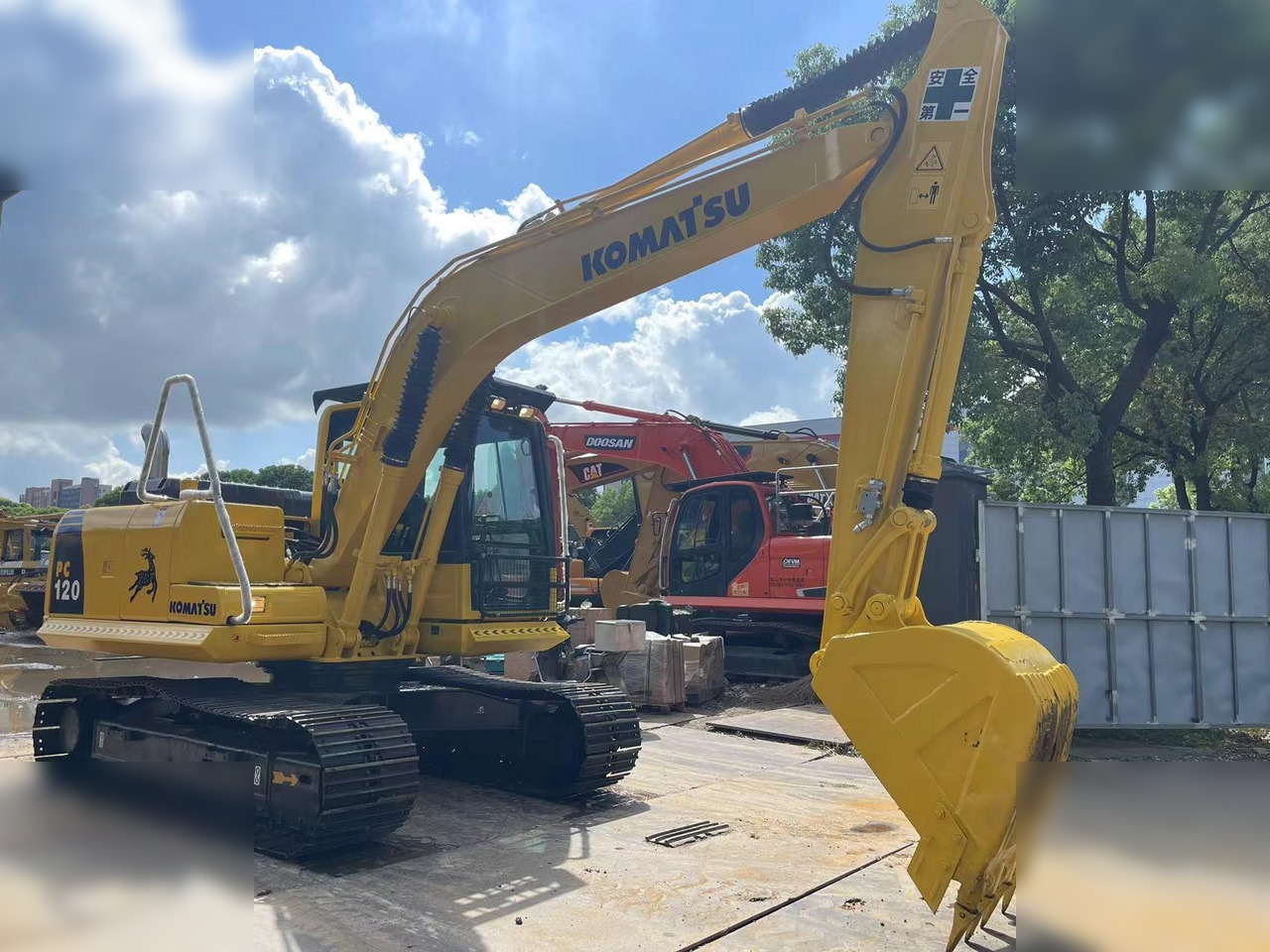 KOMATSU PC120-8 - Pelle sur chenille: photos 3 KOMATSU PC120-8 - Pelle sur chenille: photos 3