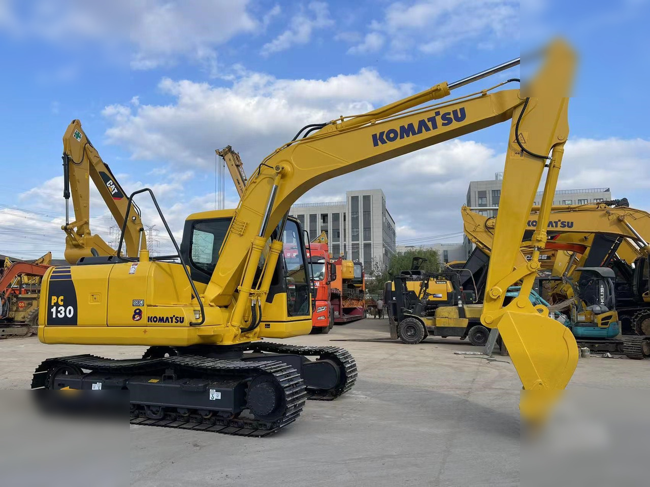 KOMATSU PC130-7 - Pelle sur chenille: photos 2 KOMATSU PC130-7 - Pelle sur chenille: photos 2