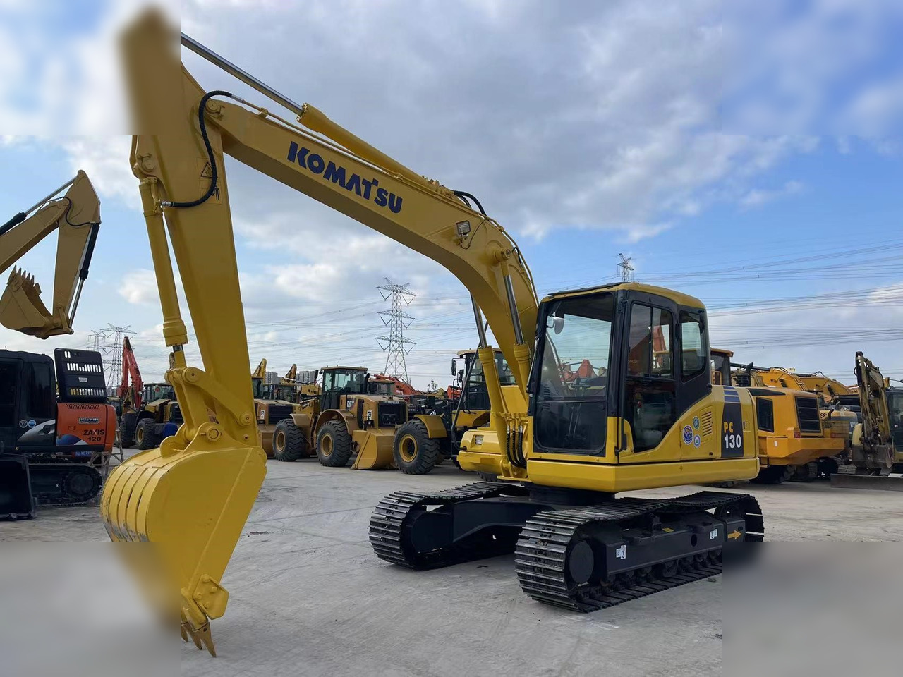 KOMATSU PC130-7 - Pelle sur chenille: photos 1 KOMATSU PC130-7 - Pelle sur chenille: photos 1