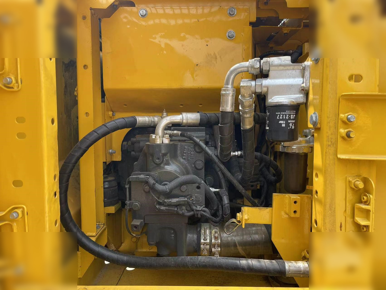 KOMATSU PC130-7 - Pelle sur chenille: photos 2 KOMATSU PC130-7 - Pelle sur chenille: photos 2