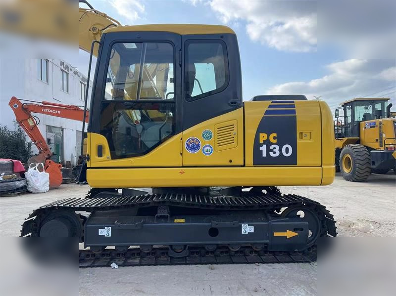 KOMATSU PC130-7 - Pelle sur chenille: photos 3 KOMATSU PC130-7 - Pelle sur chenille: photos 3