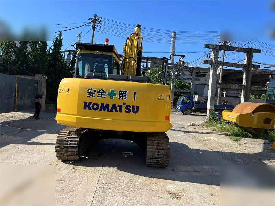 KOMATSU PC130-7 - Pelle sur chenille: photos 3 KOMATSU PC130-7 - Pelle sur chenille: photos 3