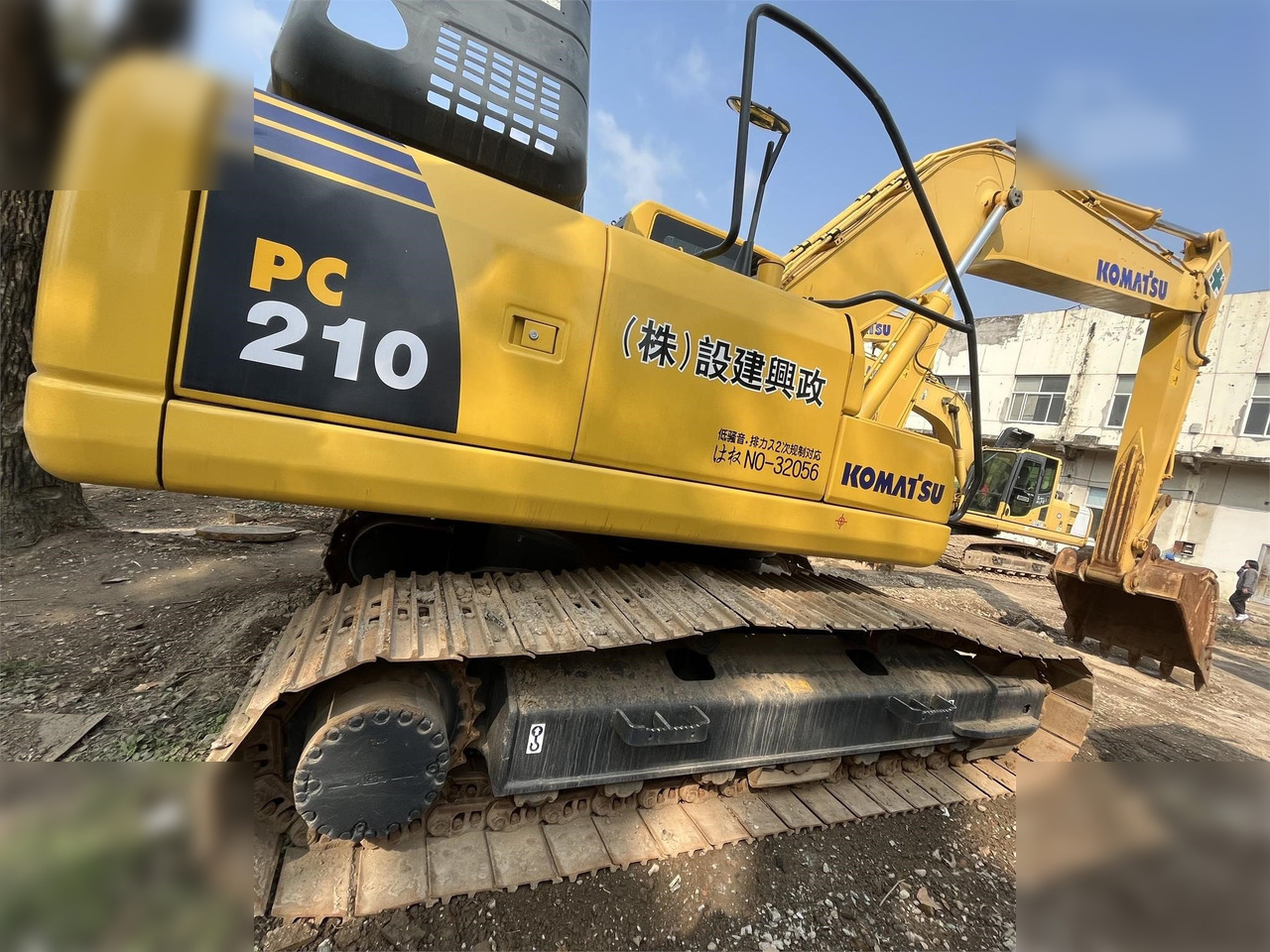KOMATSU PC210 LC-8 - Pelle sur chenille: photos 1 KOMATSU PC210 LC-8 - Pelle sur chenille: photos 1
