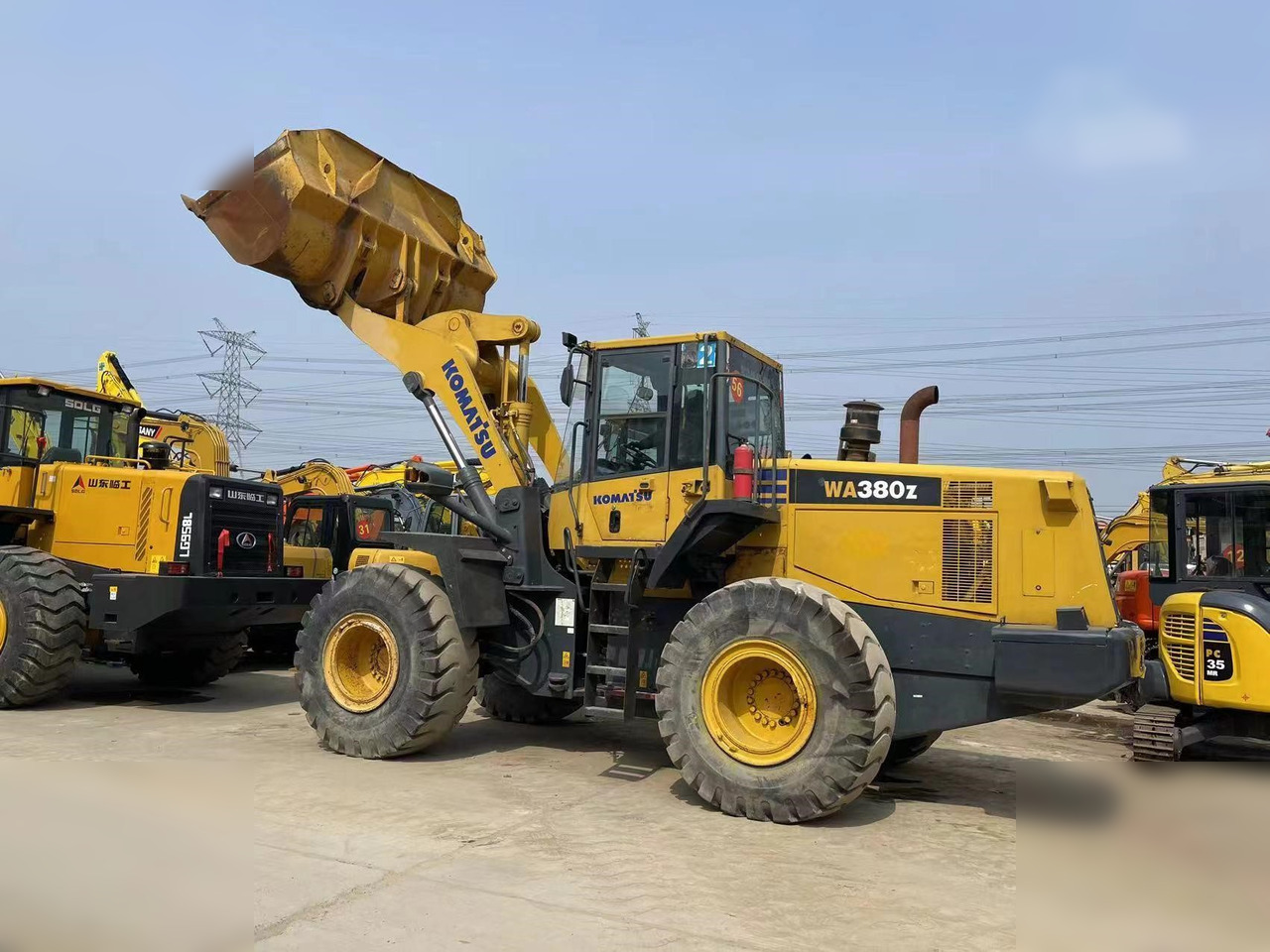 KOMATSU WA380Z-6 - Chargeuse sur pneus: photos 2 KOMATSU WA380Z-6 - Chargeuse sur pneus: photos 2
