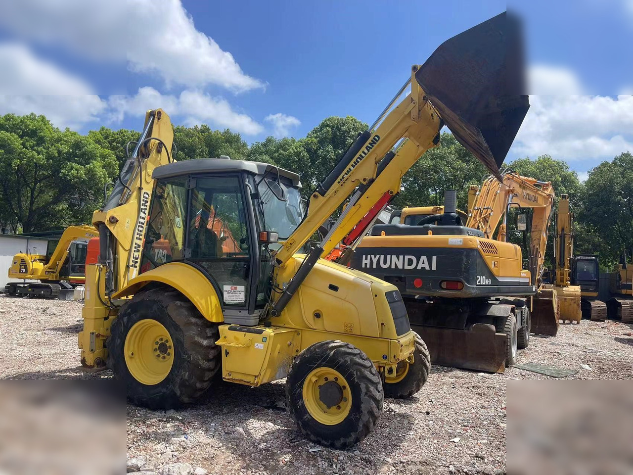 NEW HOLLAND LB95B-4PT - Tractopelle: photos 1 NEW HOLLAND LB95B-4PT - Tractopelle: photos 1